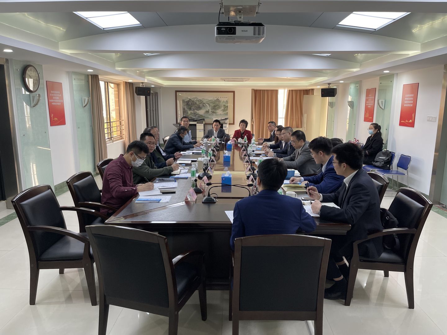 “頭腦風(fēng)暴” 熱議普惠——邢蓬延會(huì)長(zhǎng)帶隊(duì)拜訪(fǎng)廣東省中小企業(yè)服務(wù)中心